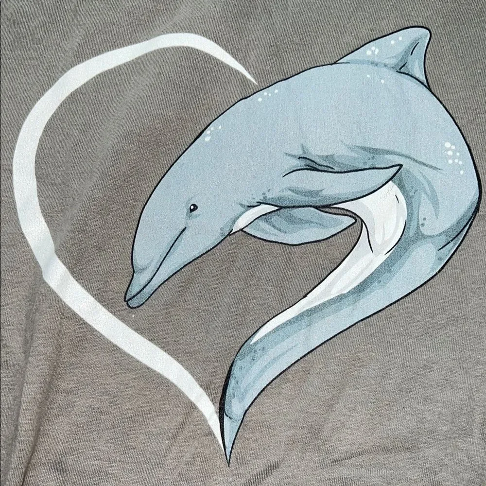 Dolphin Heart Gray Graphic T-Shirt (Youth S : 7/8)